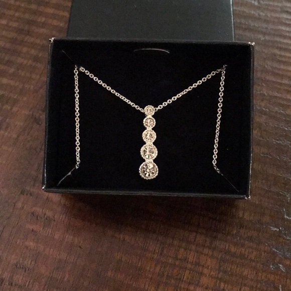 ‼️LAST DAY‼️NIB~Avon Rare Diamonds Necklace - Picture 2 of 8